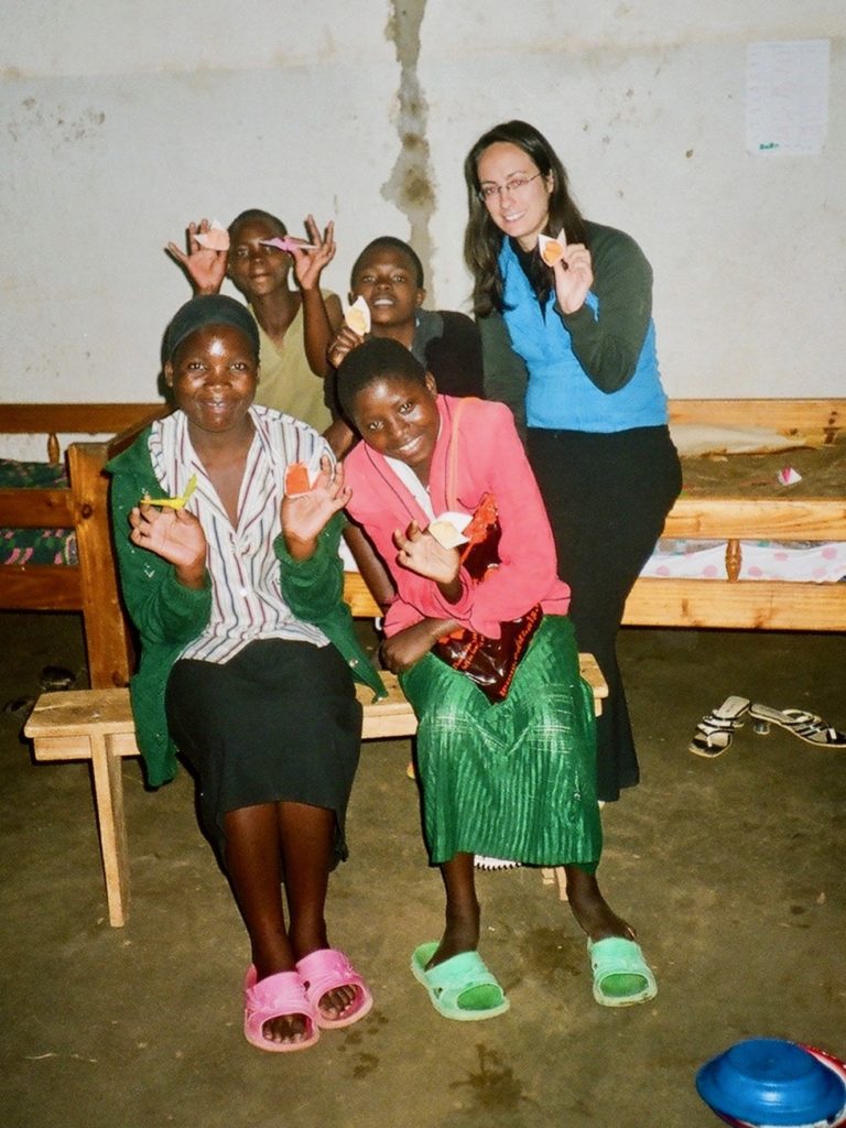 cockerels_women_and_sign_language_03